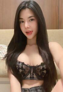 ฟ้า-อารยา-สุวรรณโชติ-แลบลิ้น