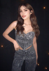 ชาล็อต-ออสติน-ฟัง