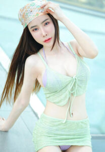 Lalada-Waratechapong-นั่ง
