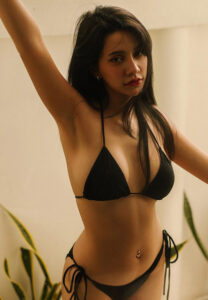 Natalie-Kern-ชุดดำ Natalie Kern