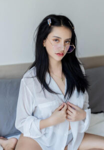 Natalie-Kern-ใส่แว่น