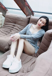 Por-Kunlada-จับเข่า Por Kunlada