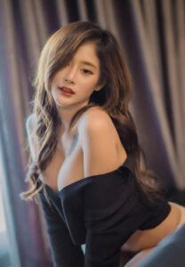 Ally-Papassorn-มองง Ally Papassorn