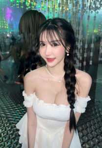 Smild-lookyee-ชุดขาว สะมายด์หยี๋