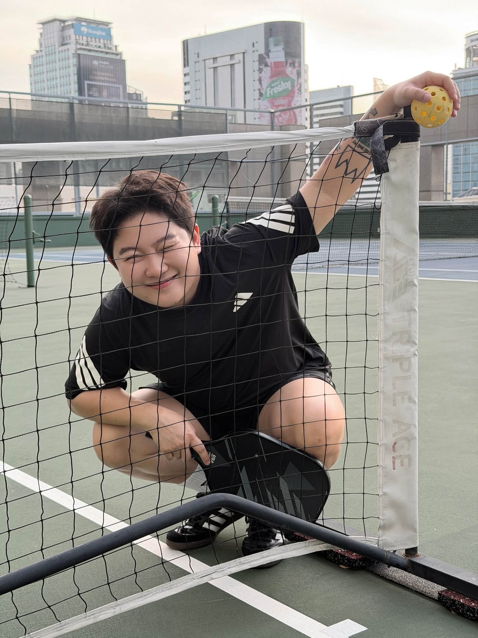 ครีเอเตอร์ Tee Chananphat เจ้าของบัญชี tee_chananphat